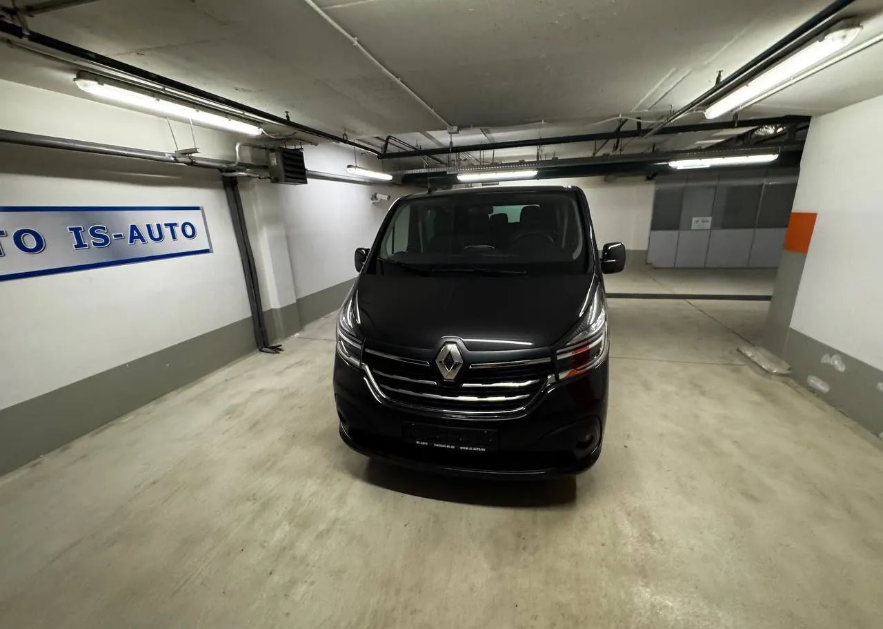 Renault Trafic 2.0 AMT, 22300 км